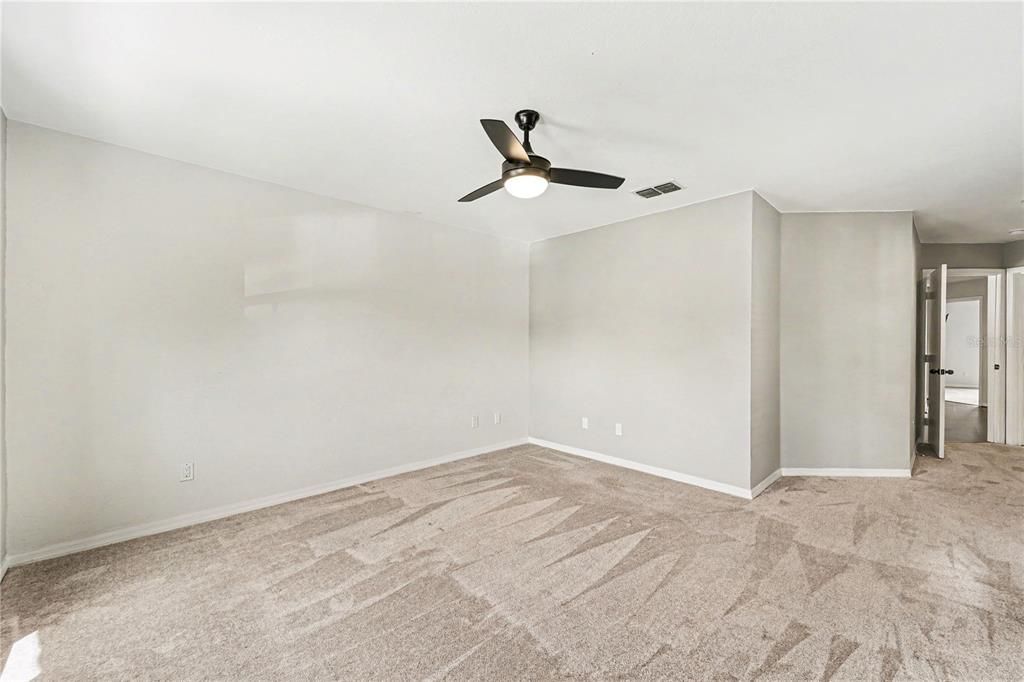 Activo con contrato: $360,000 (4 camas, 2 baños, 1724 Pies cuadrados)