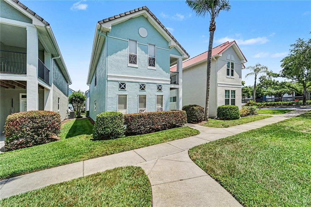 Activo con contrato: $360,000 (4 camas, 2 baños, 1724 Pies cuadrados)