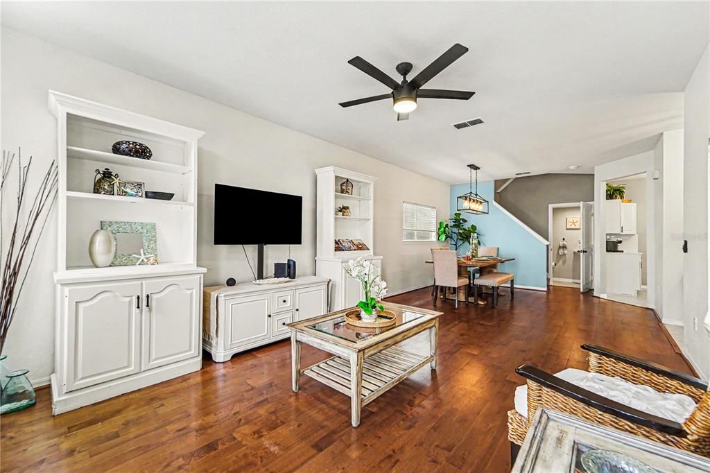 Activo con contrato: $360,000 (4 camas, 2 baños, 1724 Pies cuadrados)
