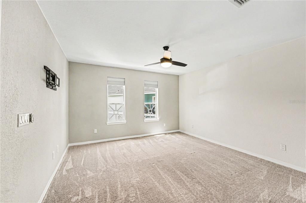 Activo con contrato: $360,000 (4 camas, 2 baños, 1724 Pies cuadrados)