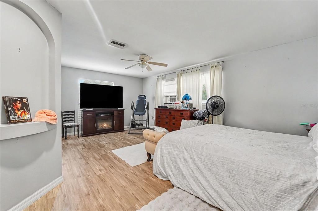 На продажу: $399,000 (3 спален, 2 ванн, 1672 Квадратных фут)