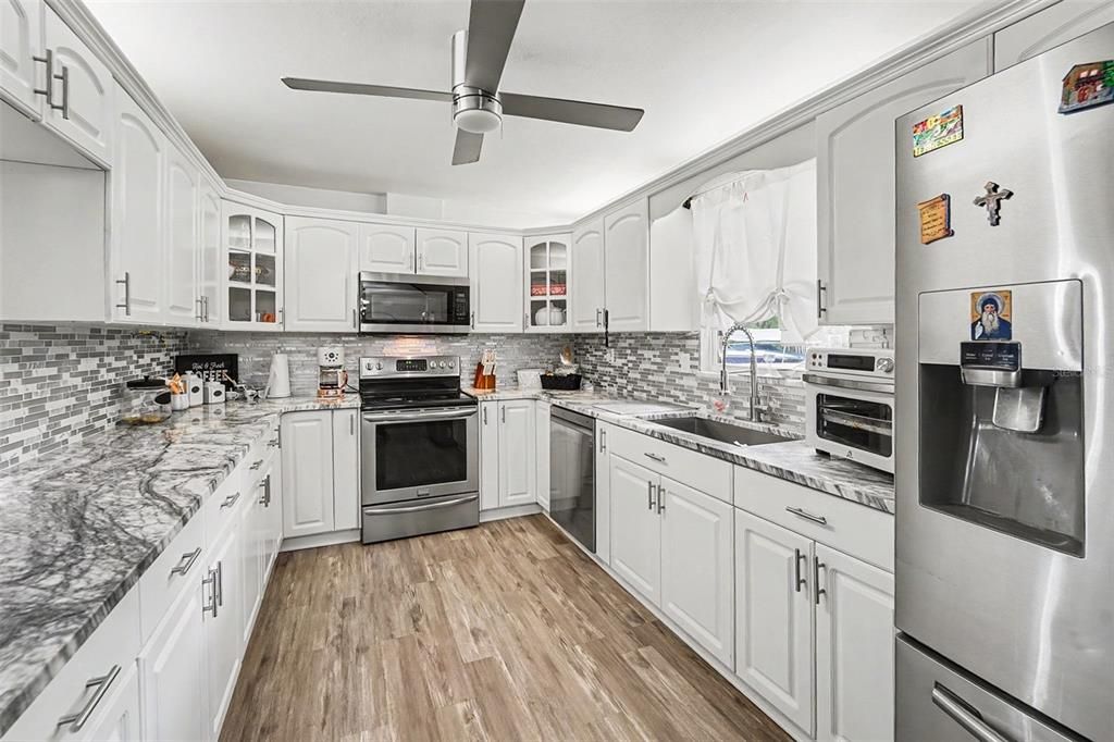 На продажу: $399,000 (3 спален, 2 ванн, 1672 Квадратных фут)