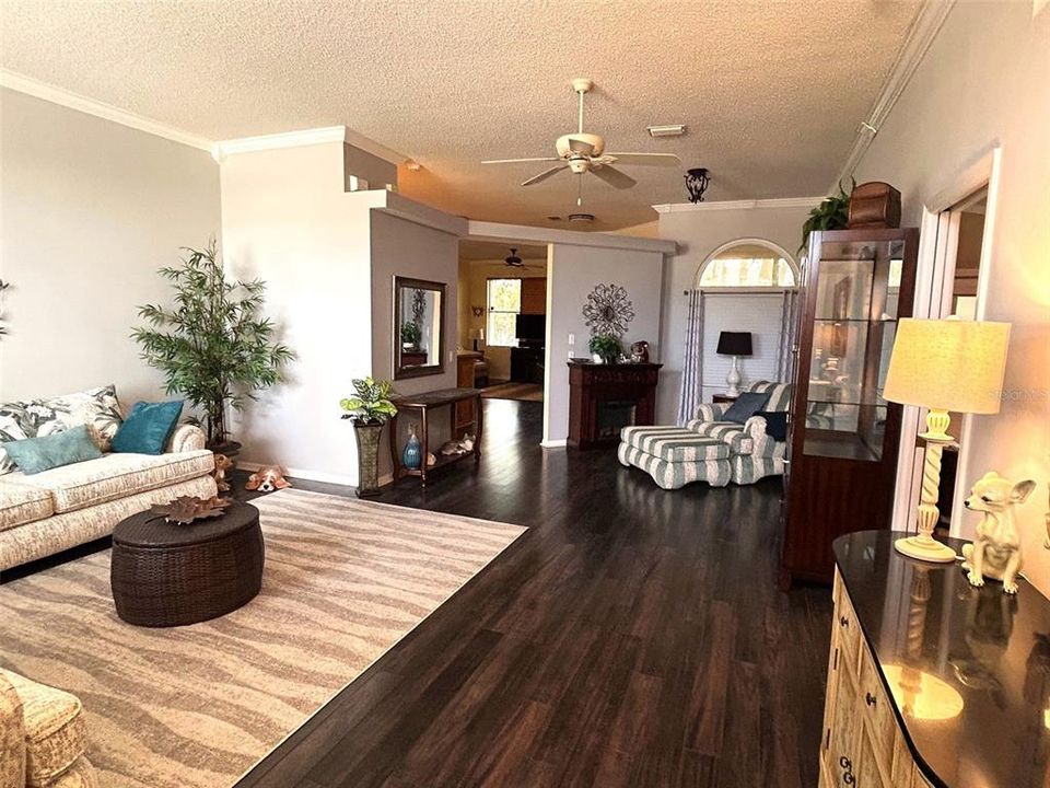 For Sale: $399,000 (3 beds, 2 baths, 1929 Square Feet)