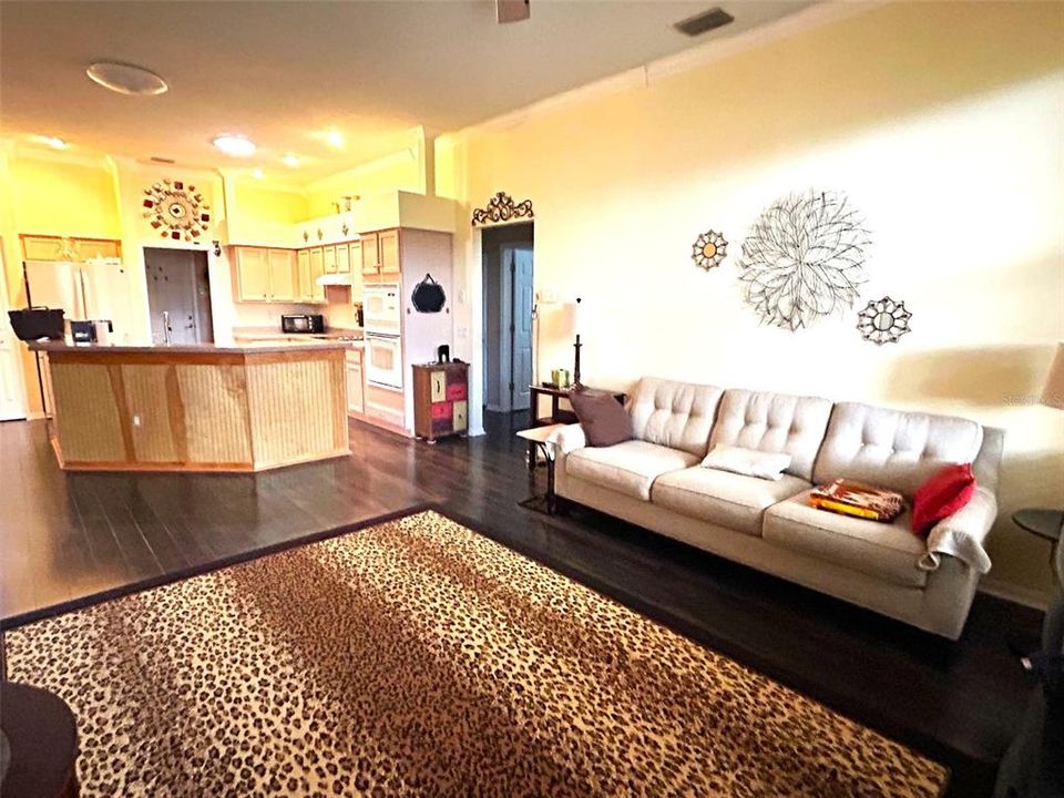 For Sale: $399,000 (3 beds, 2 baths, 1929 Square Feet)