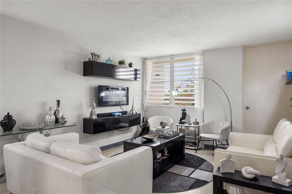 Active With Contract: $119,000 (3 beds, 1 baths, 919 Square Feet)