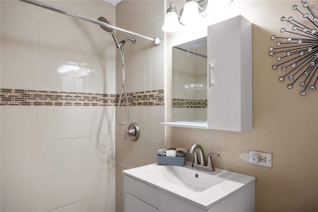 Active With Contract: $119,000 (3 beds, 1 baths, 919 Square Feet)
