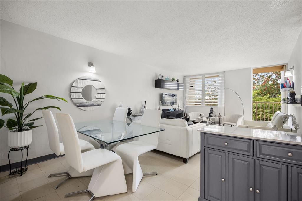 Active With Contract: $119,000 (3 beds, 1 baths, 919 Square Feet)