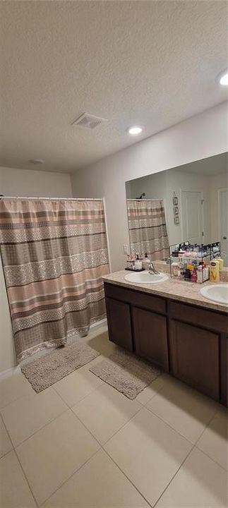 For Rent: $2,400 (4 beds, 2 baths, 2296 Square Feet)