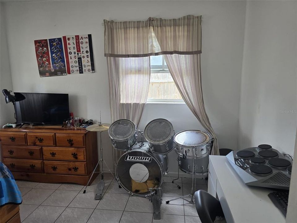 En Venta: $355,000 (4 camas, 2 baños, 1619 Pies cuadrados)
