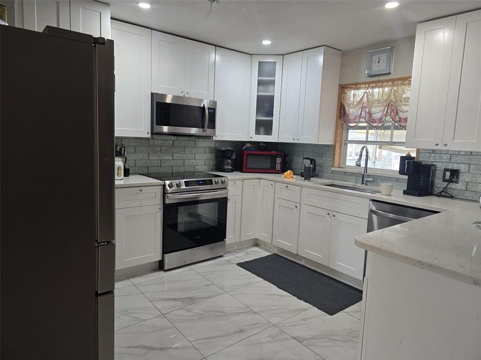 En Venta: $355,000 (4 camas, 2 baños, 1619 Pies cuadrados)