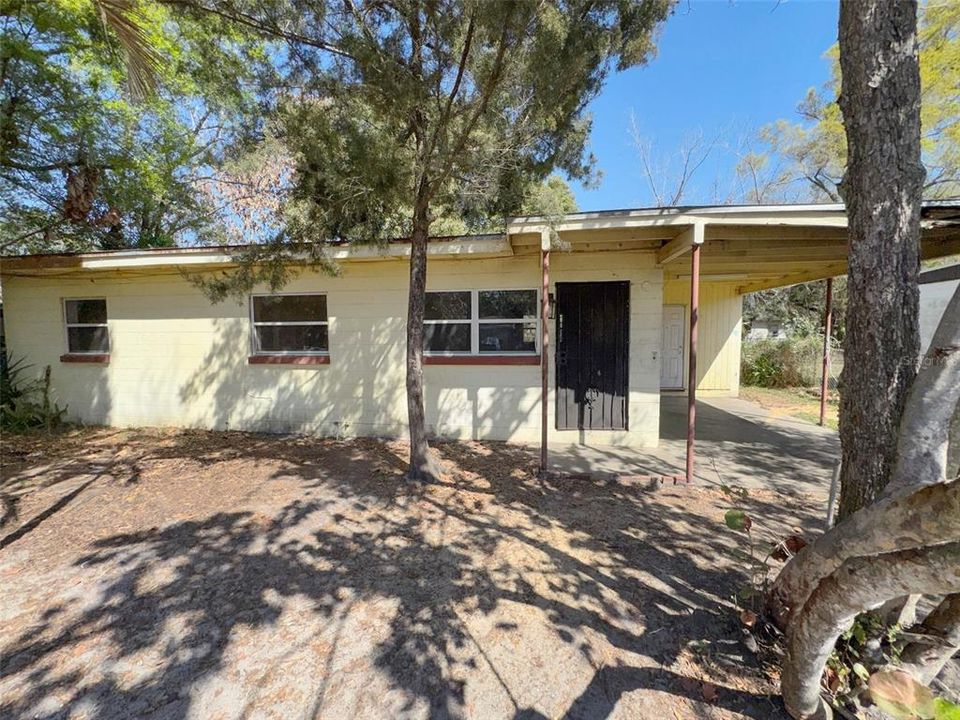 For Sale: $130,000 (3 beds, 1 baths, 864 Square Feet)