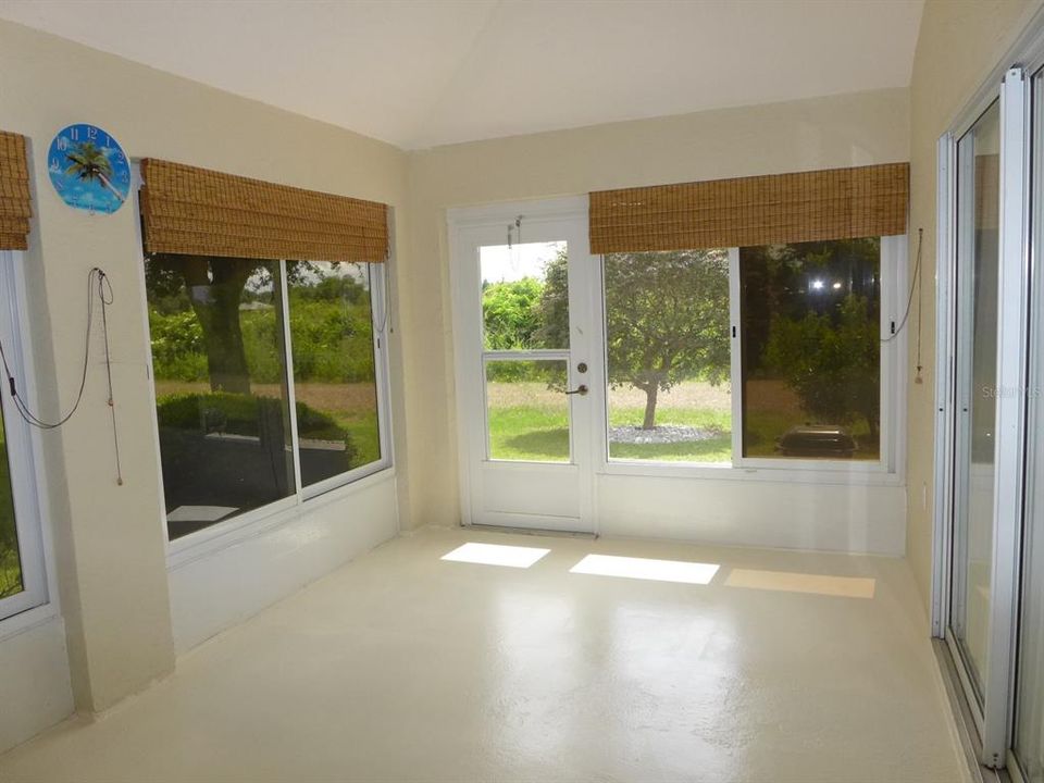 For Rent: $2,100 (3 beds, 2 baths, 1430 Square Feet)