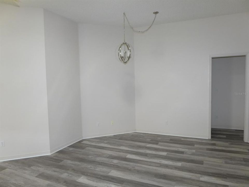 For Rent: $2,100 (3 beds, 2 baths, 1430 Square Feet)