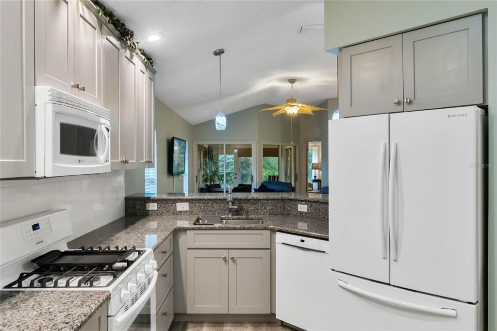 For Rent: $2,100 (3 beds, 2 baths, 1430 Square Feet)