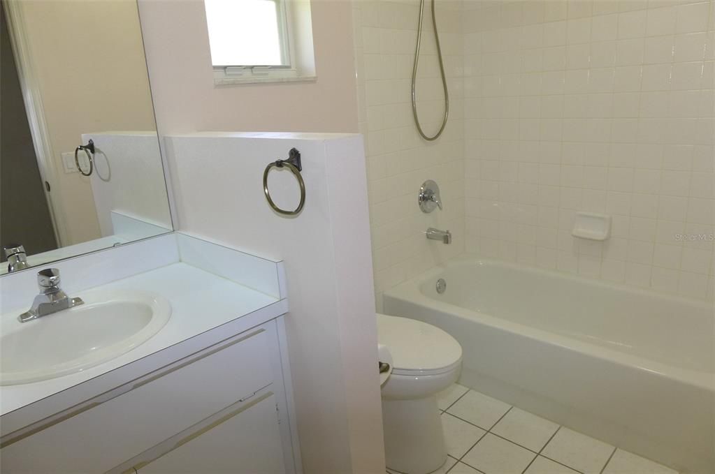 For Rent: $2,000 (3 beds, 2 baths, 1430 Square Feet)