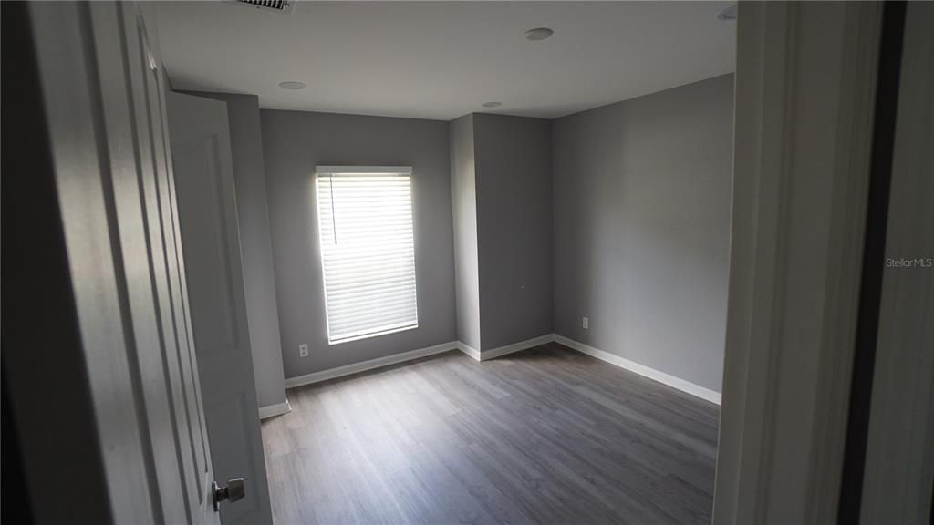 Active With Contract: $215,000 (3 beds, 2 baths, 1256 Square Feet)