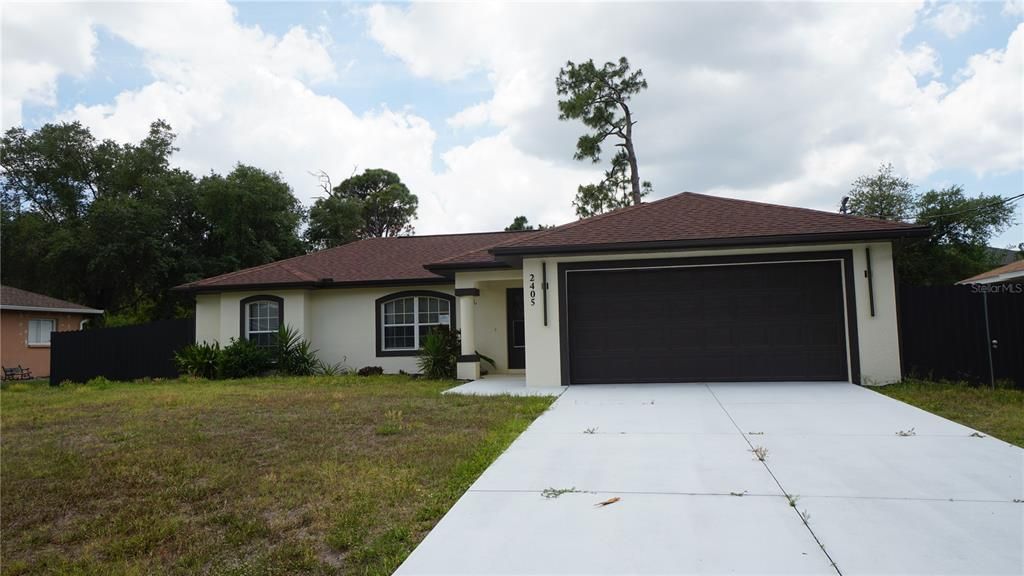 Active With Contract: $215,000 (3 beds, 2 baths, 1256 Square Feet)