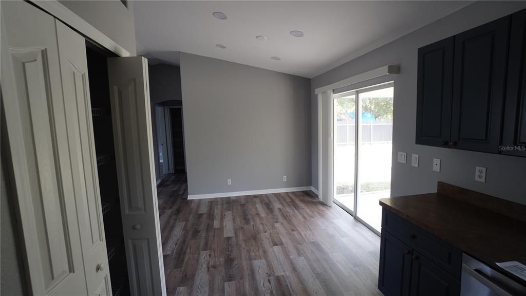 Active With Contract: $215,000 (3 beds, 2 baths, 1256 Square Feet)