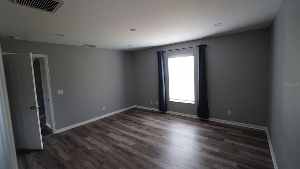 Active With Contract: $215,000 (3 beds, 2 baths, 1256 Square Feet)