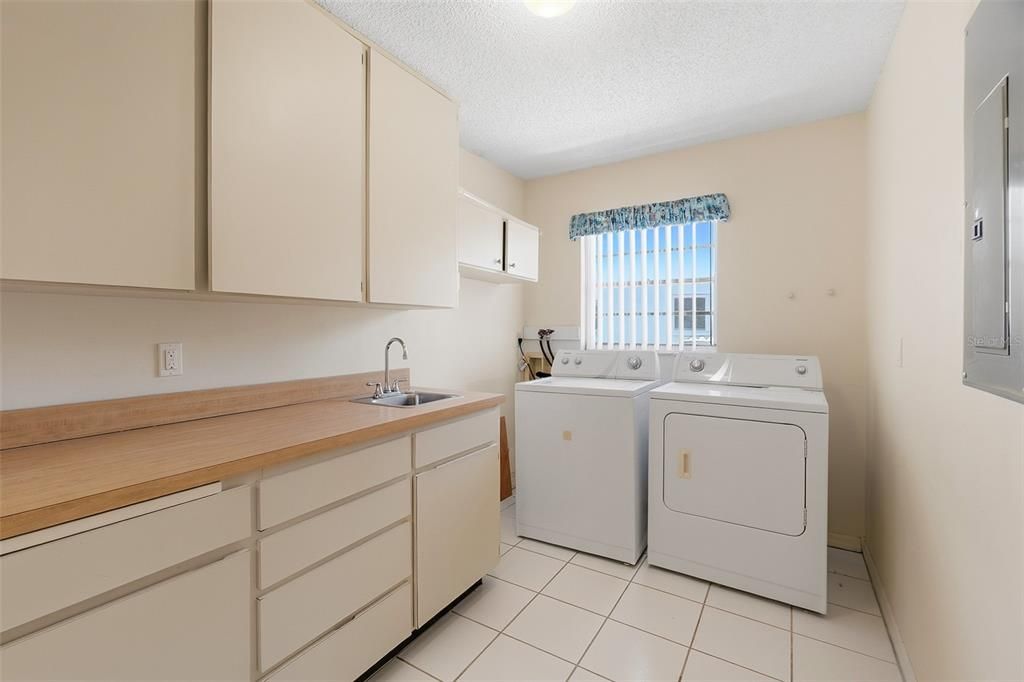 For Sale: $245,000 (2 beds, 2 baths, 1756 Square Feet)