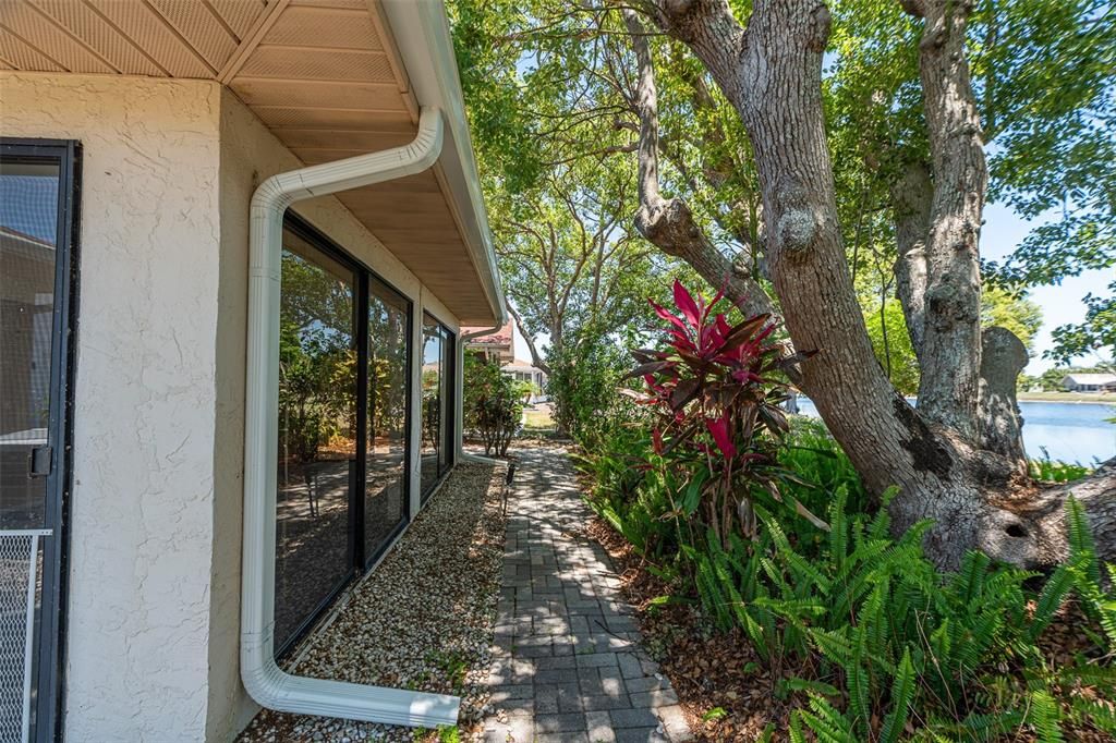 For Sale: $245,000 (2 beds, 2 baths, 1756 Square Feet)