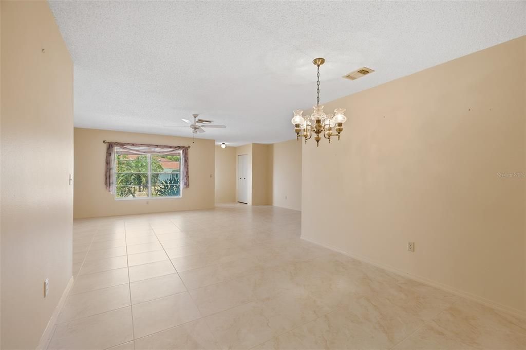 For Sale: $245,000 (2 beds, 2 baths, 1756 Square Feet)