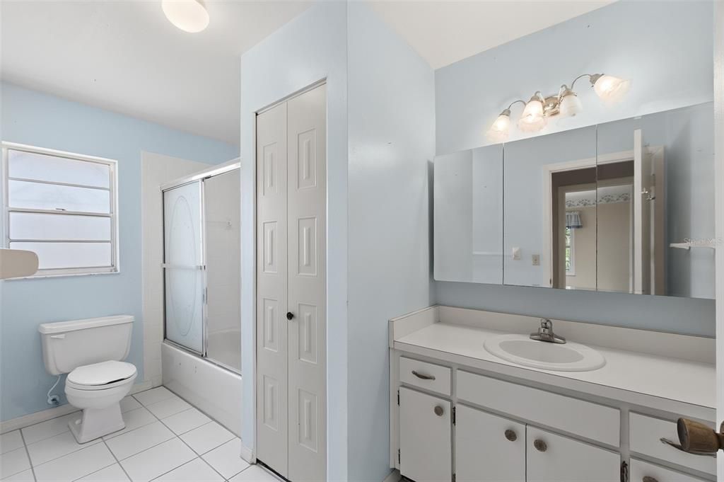 For Sale: $245,000 (2 beds, 2 baths, 1756 Square Feet)