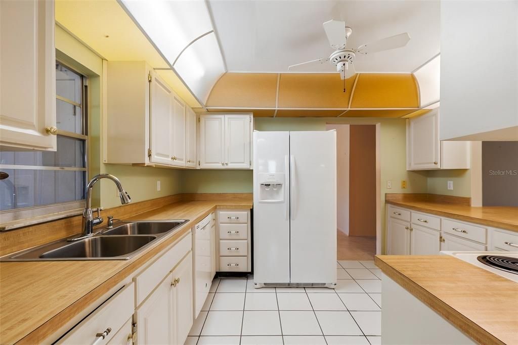 For Sale: $245,000 (2 beds, 2 baths, 1756 Square Feet)