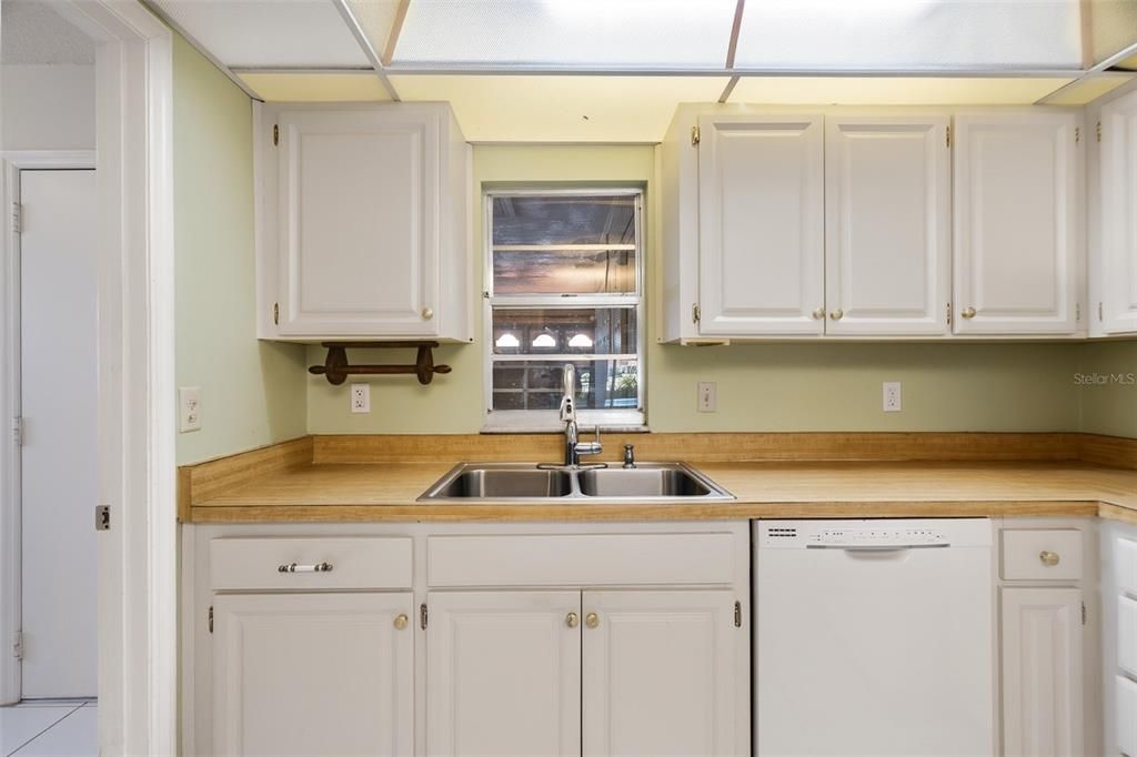 For Sale: $245,000 (2 beds, 2 baths, 1756 Square Feet)