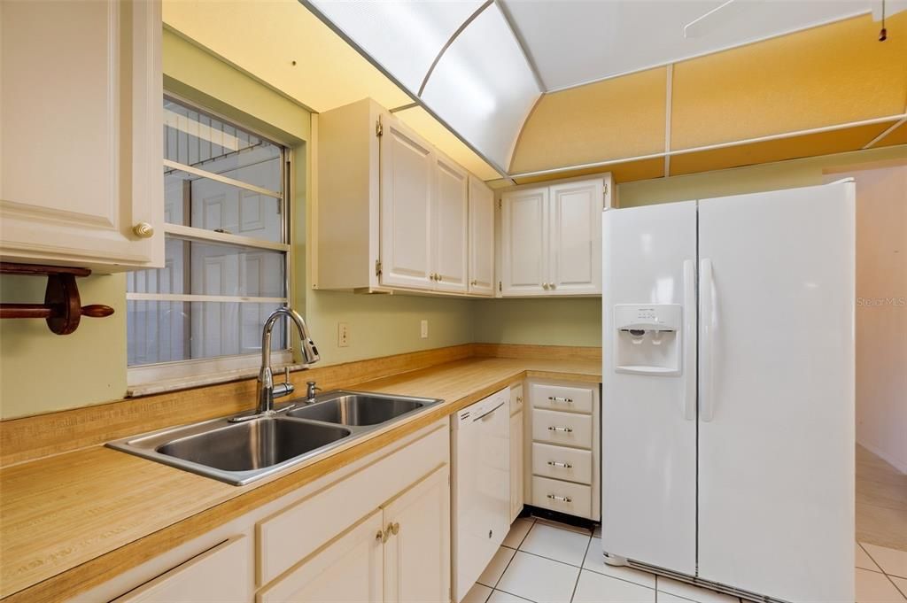 For Sale: $245,000 (2 beds, 2 baths, 1756 Square Feet)