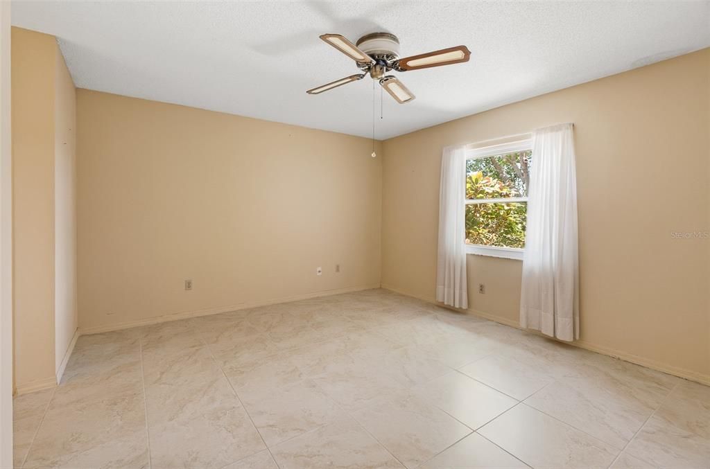 For Sale: $245,000 (2 beds, 2 baths, 1756 Square Feet)