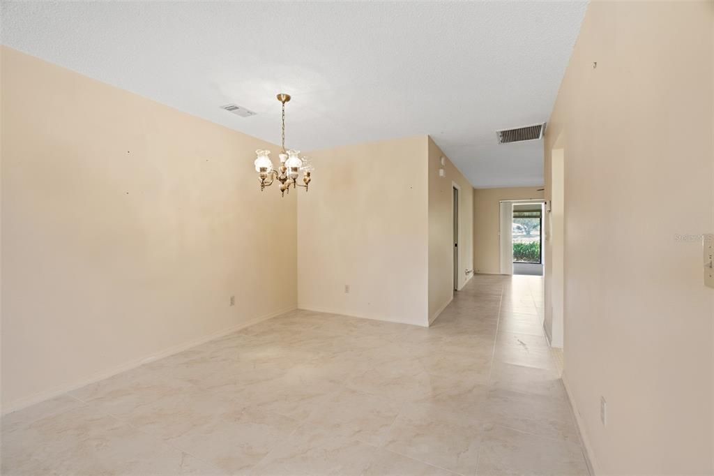 For Sale: $245,000 (2 beds, 2 baths, 1756 Square Feet)