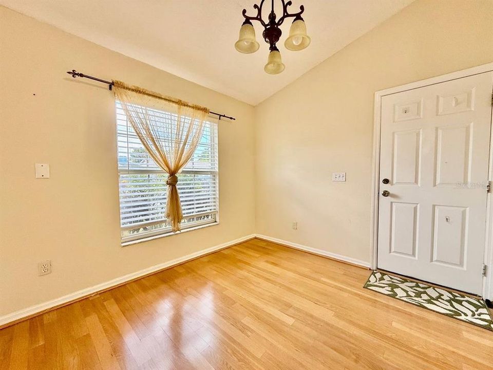 For Rent: $2,000 (3 beds, 2 baths, 1040 Square Feet)