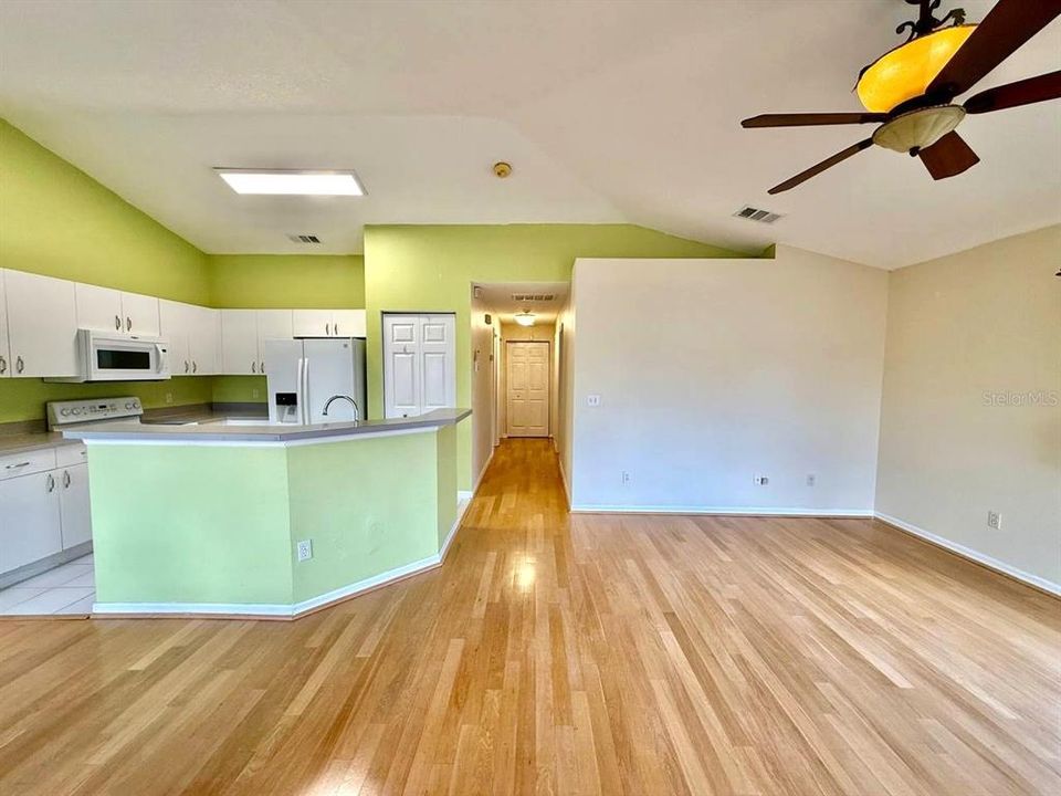 For Rent: $2,000 (3 beds, 2 baths, 1040 Square Feet)