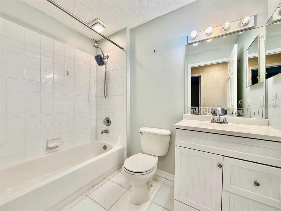 For Rent: $2,000 (3 beds, 2 baths, 1040 Square Feet)