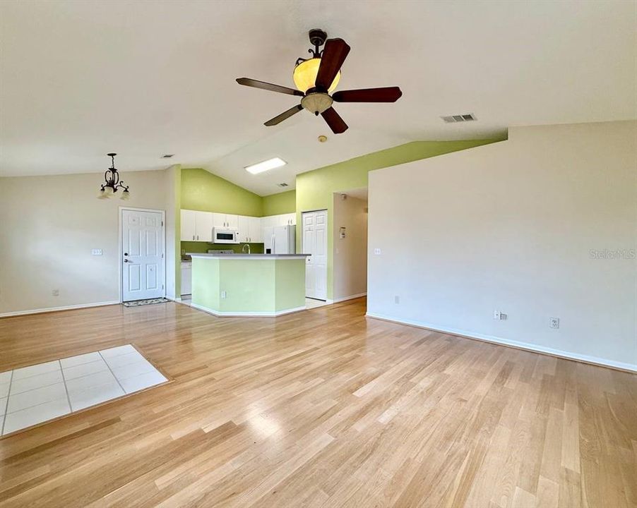 For Rent: $2,000 (3 beds, 2 baths, 1040 Square Feet)