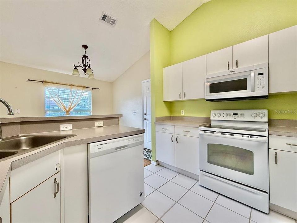 For Rent: $2,000 (3 beds, 2 baths, 1040 Square Feet)