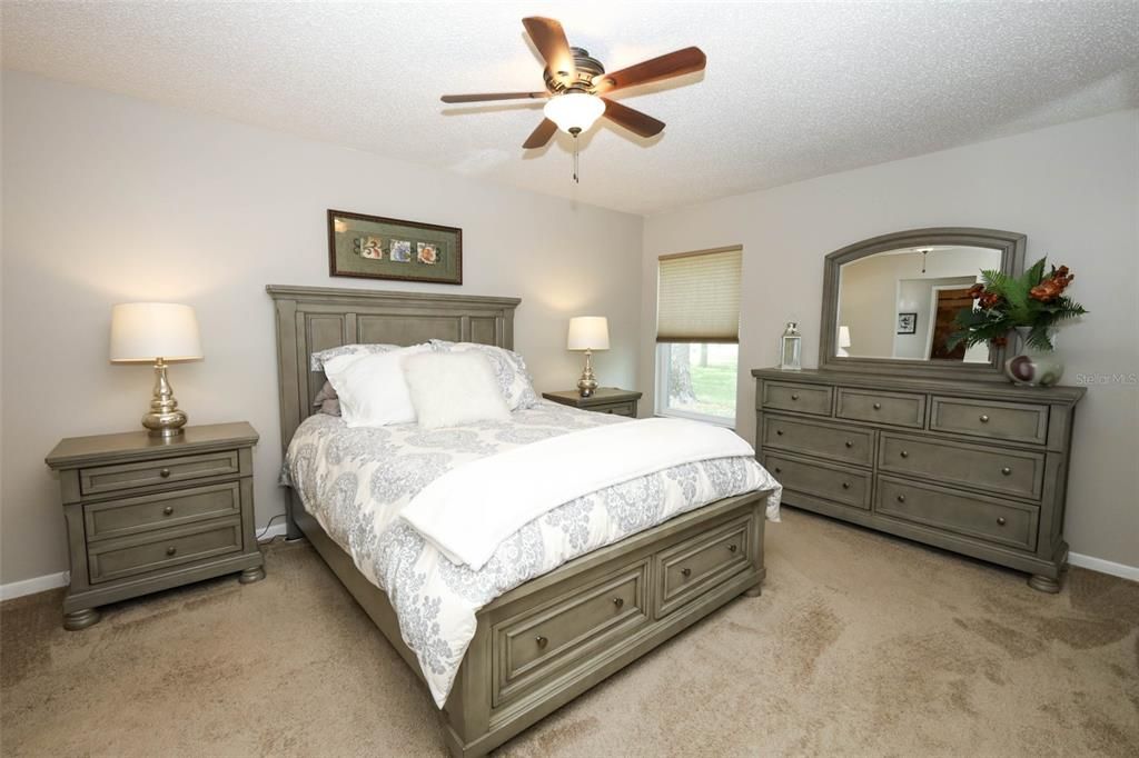 For Sale: $325,000 (2 beds, 2 baths, 1296 Square Feet)