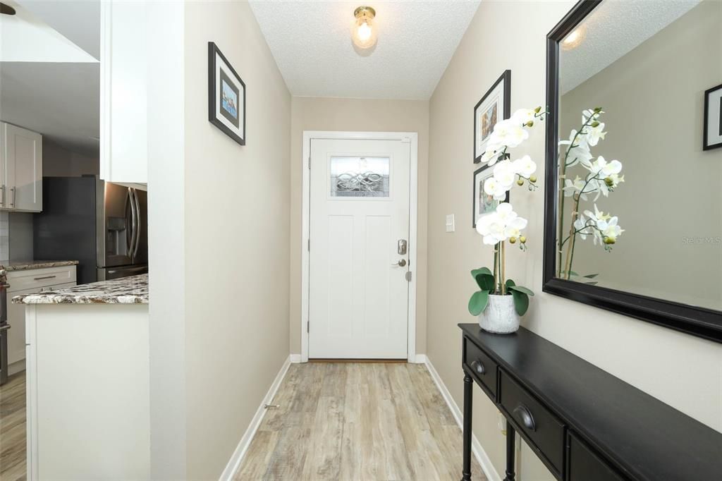 For Sale: $325,000 (2 beds, 2 baths, 1296 Square Feet)