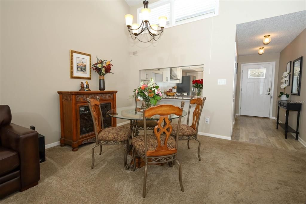 For Sale: $325,000 (2 beds, 2 baths, 1296 Square Feet)