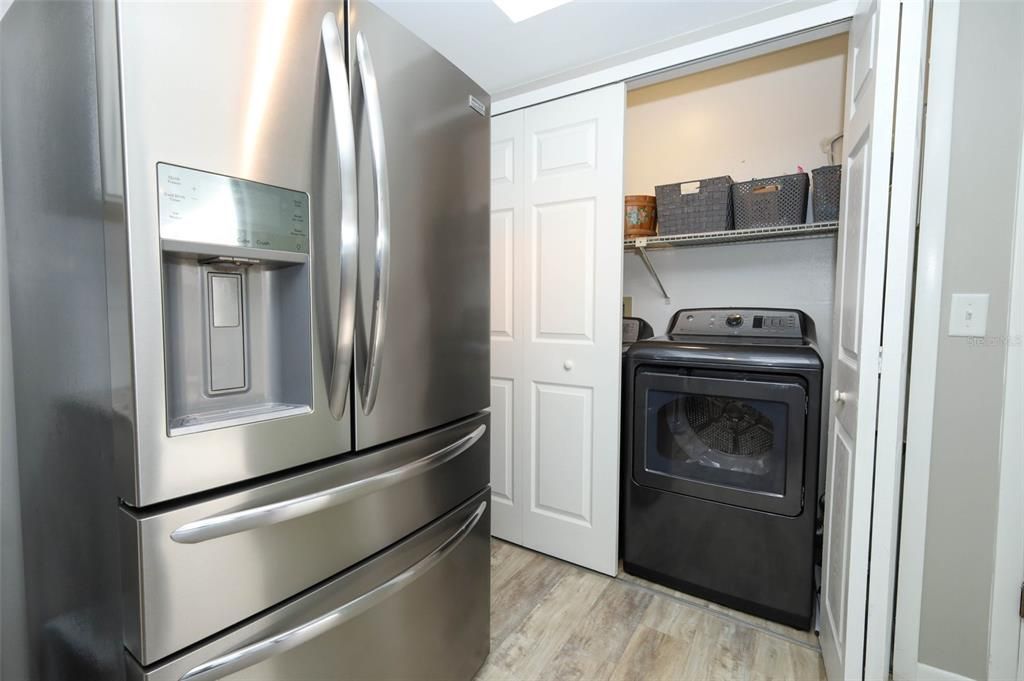 For Sale: $325,000 (2 beds, 2 baths, 1296 Square Feet)