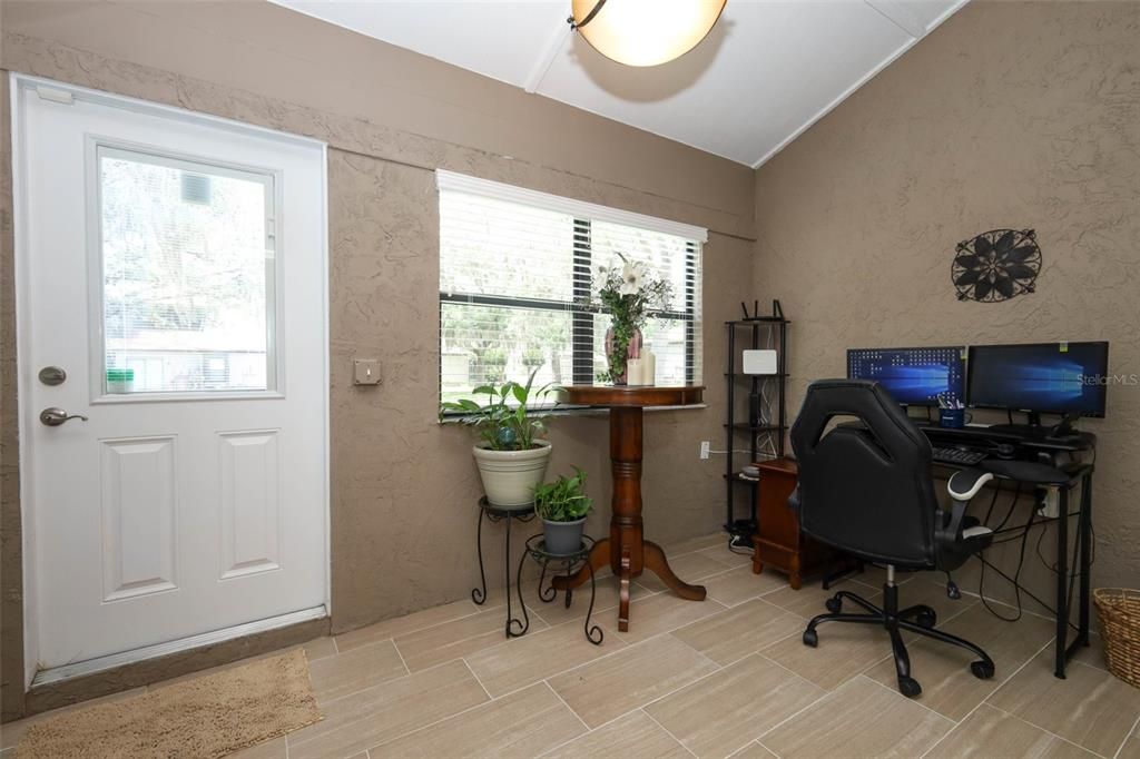 For Sale: $325,000 (2 beds, 2 baths, 1296 Square Feet)
