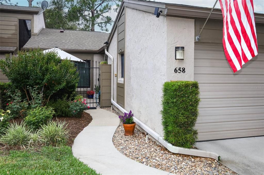 For Sale: $325,000 (2 beds, 2 baths, 1296 Square Feet)