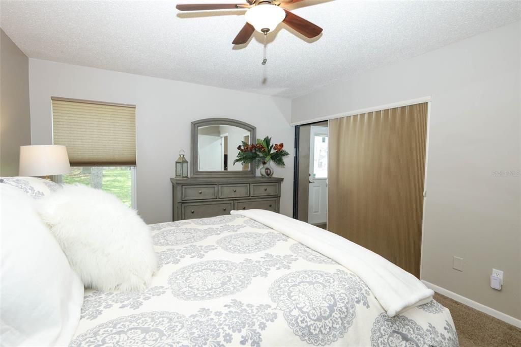 For Sale: $325,000 (2 beds, 2 baths, 1296 Square Feet)