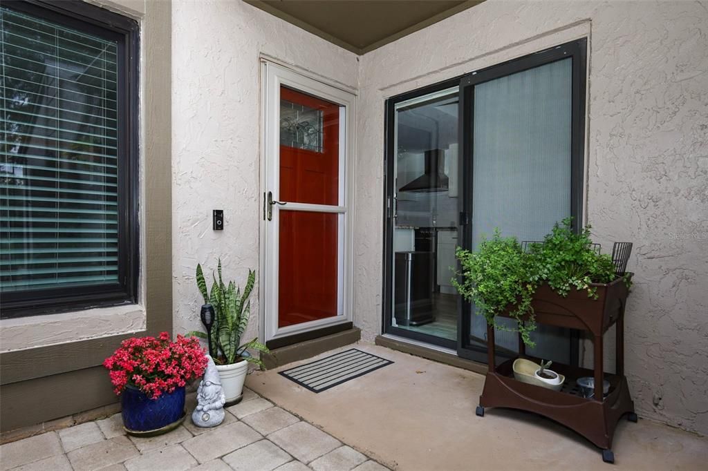 For Sale: $325,000 (2 beds, 2 baths, 1296 Square Feet)