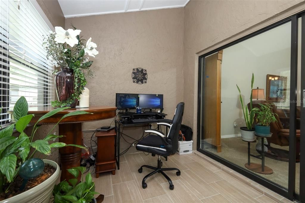 For Sale: $325,000 (2 beds, 2 baths, 1296 Square Feet)