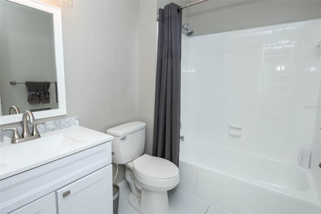 For Sale: $325,000 (2 beds, 2 baths, 1296 Square Feet)