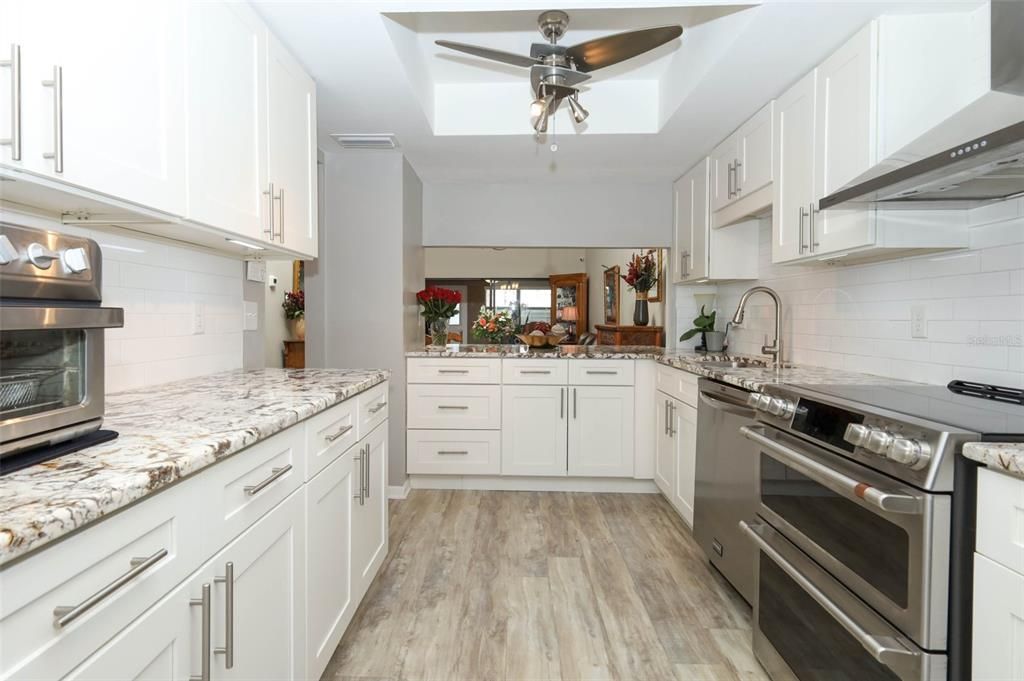 For Sale: $325,000 (2 beds, 2 baths, 1296 Square Feet)