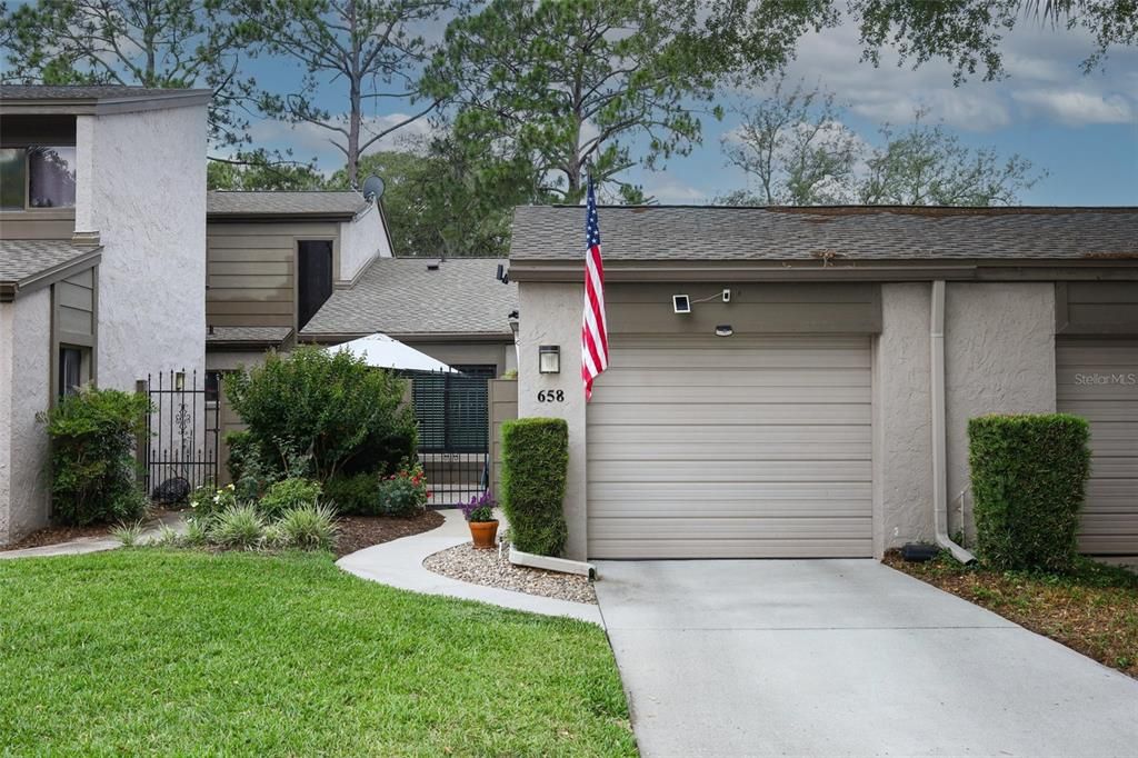 For Sale: $325,000 (2 beds, 2 baths, 1296 Square Feet)