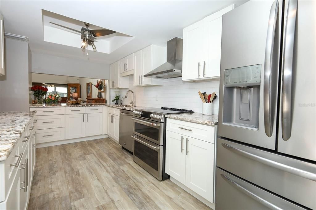 For Sale: $325,000 (2 beds, 2 baths, 1296 Square Feet)
